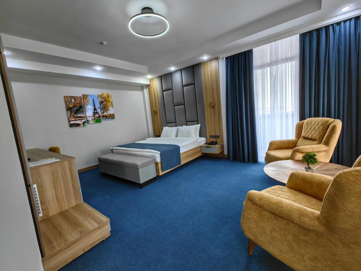 Shymkent Park Hotel Bagian luar foto