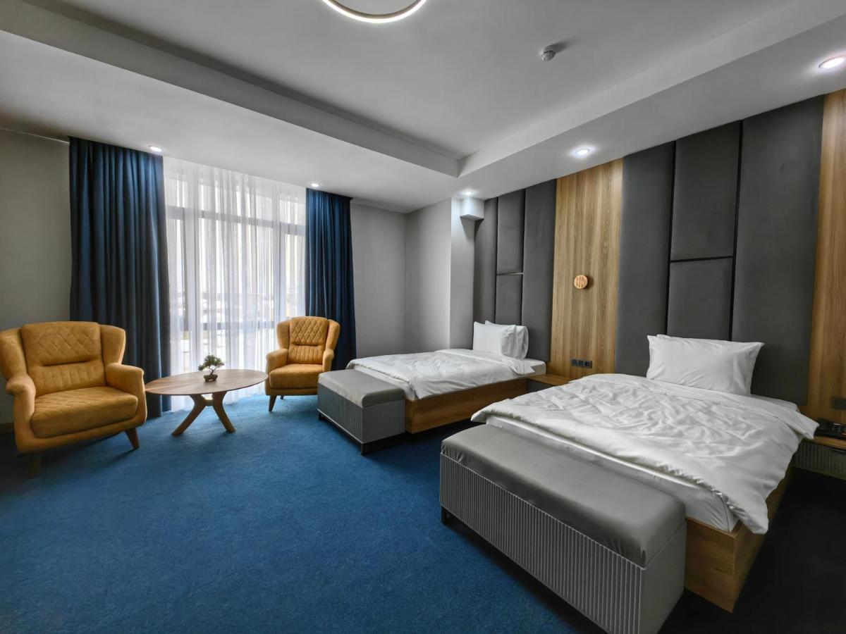 Shymkent Park Hotel Bagian luar foto